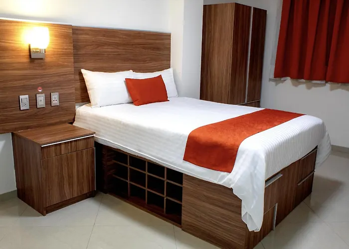 Hotel La Casa Del Reloj - Zona De Hospitales 3*